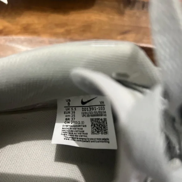 Gray Nike Dunks, Women’s 8 - Picture 4 of 5